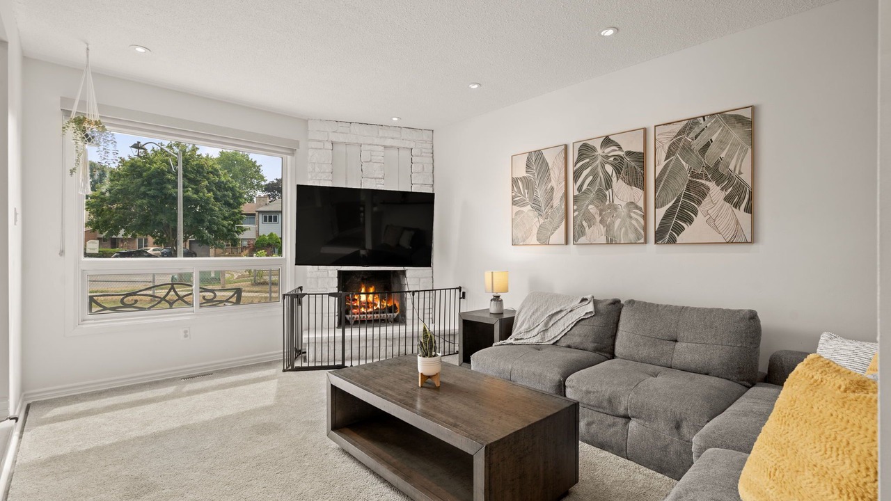 Photo of Livingroom in Pickering