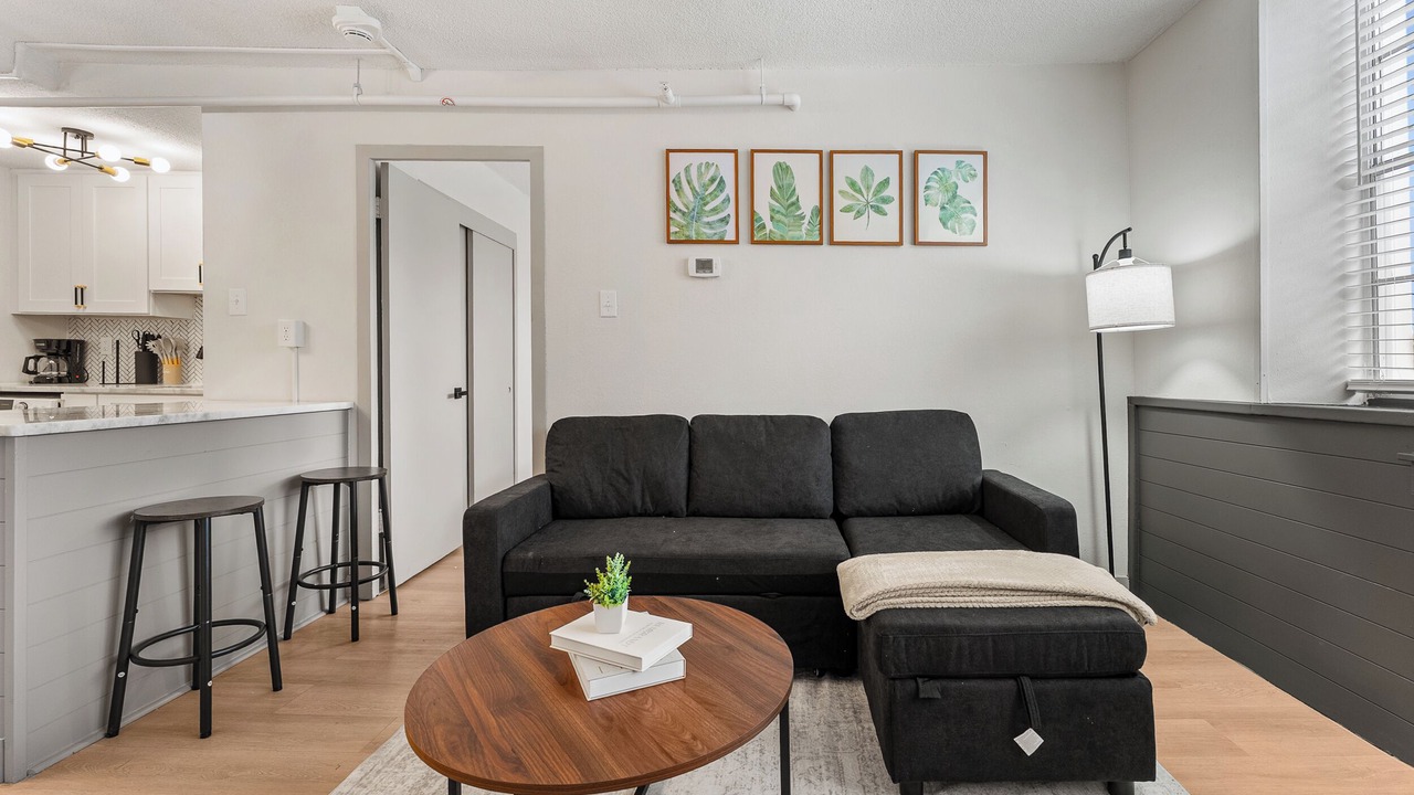 Photo of Livingroom in Central Gardens