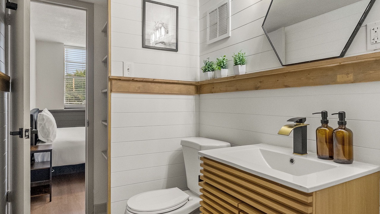 Photo of Bathroom in Central Gardens