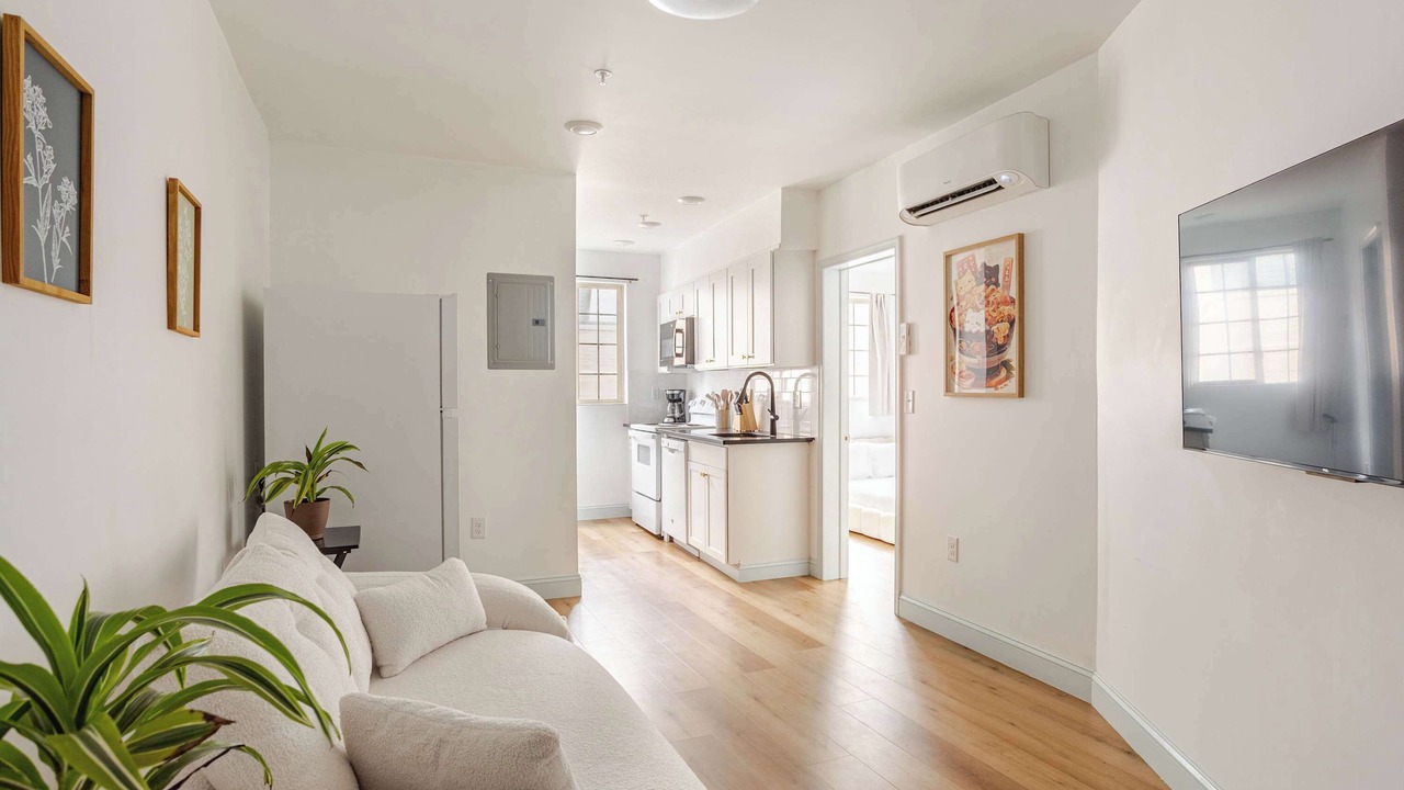 Photo of Livingroom in West Poplar