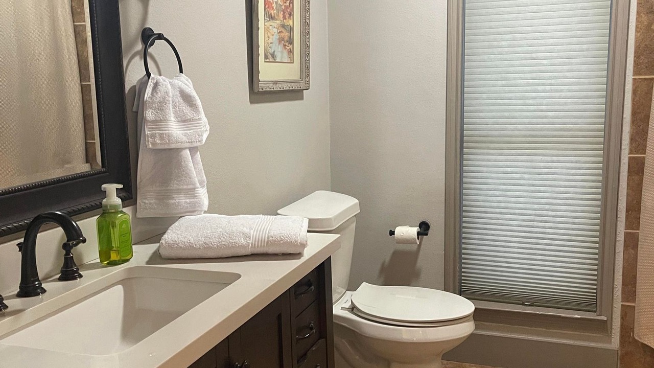 Photo of Bathroom in North Central Thousand Oaks