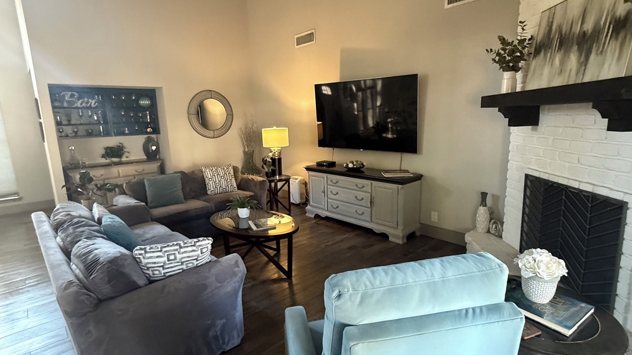 Photo of Livingroom in North Central Thousand Oaks