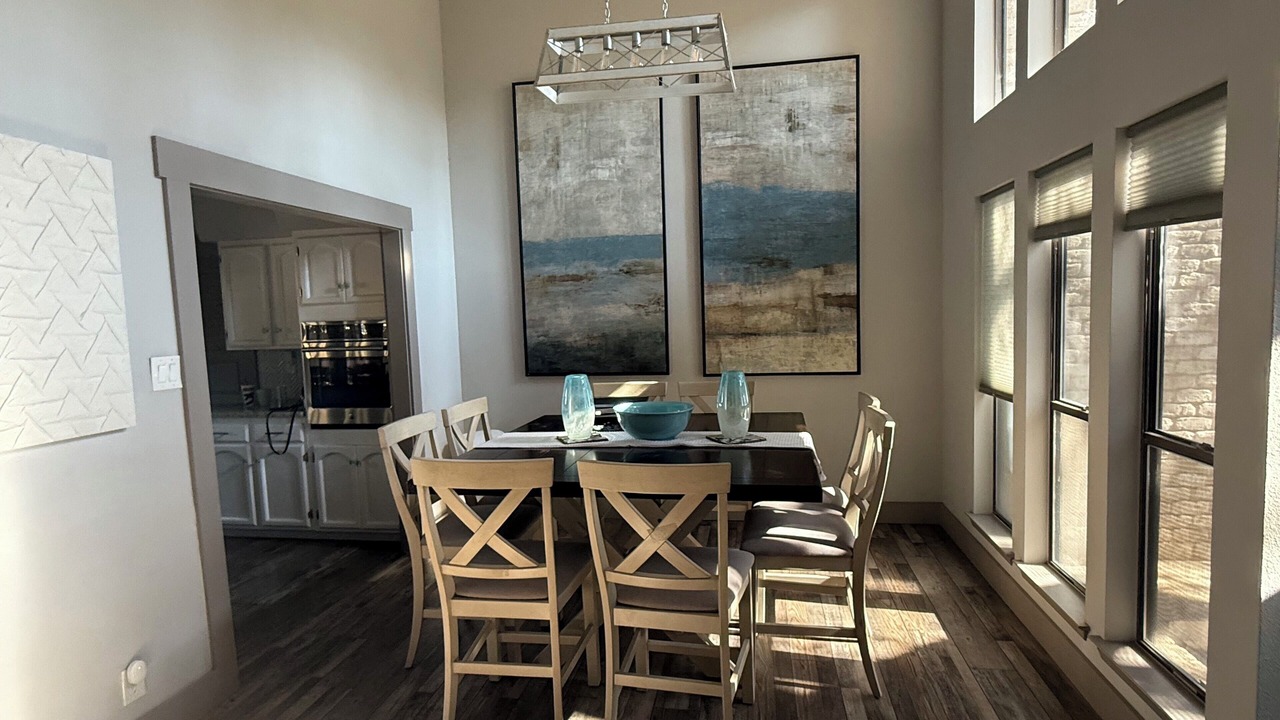 Photo of Livingroom in North Central Thousand Oaks