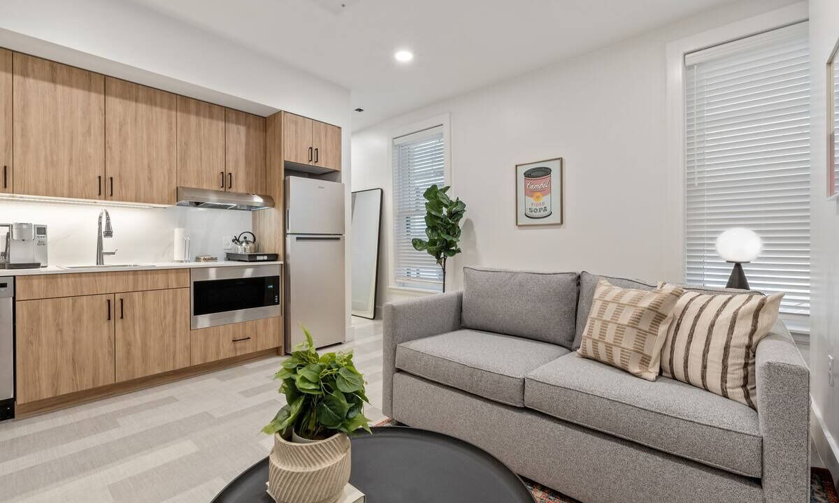 Photo of Livingroom in Main - Military Plaza