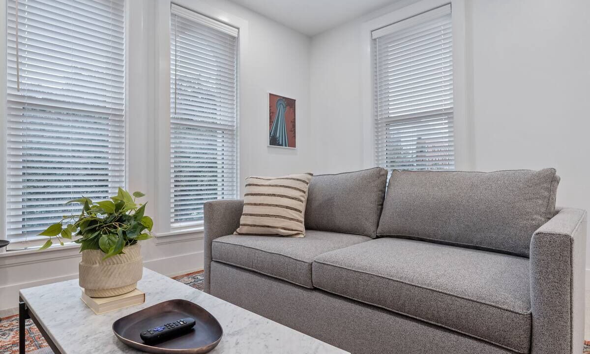 Photo of Livingroom in Main - Military Plaza