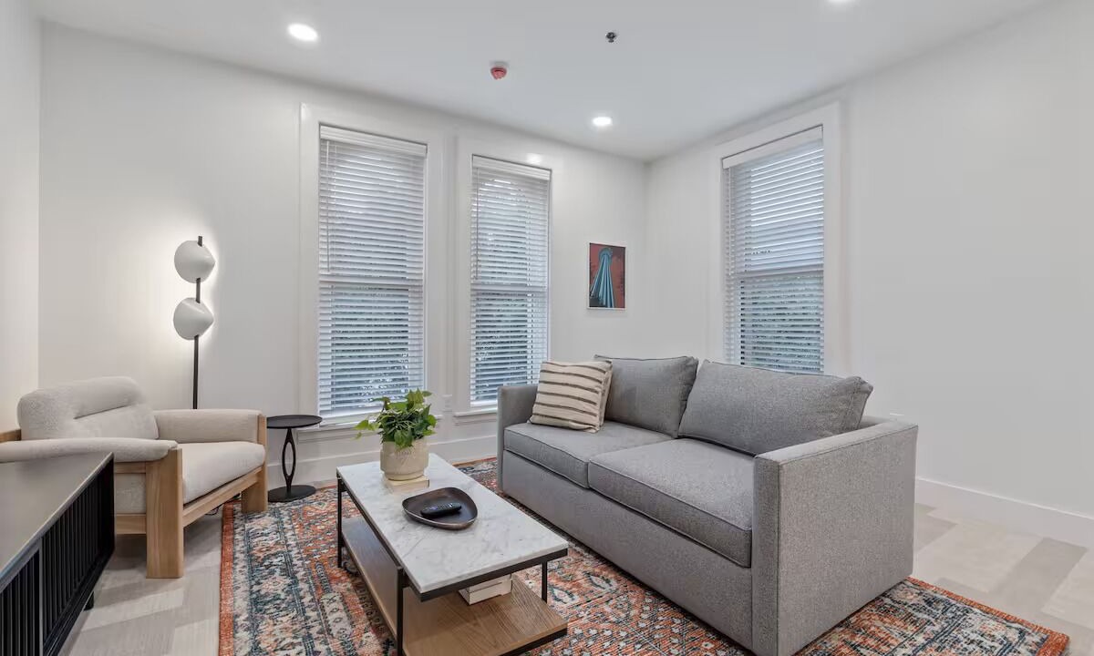 Photo of Livingroom in Main - Military Plaza