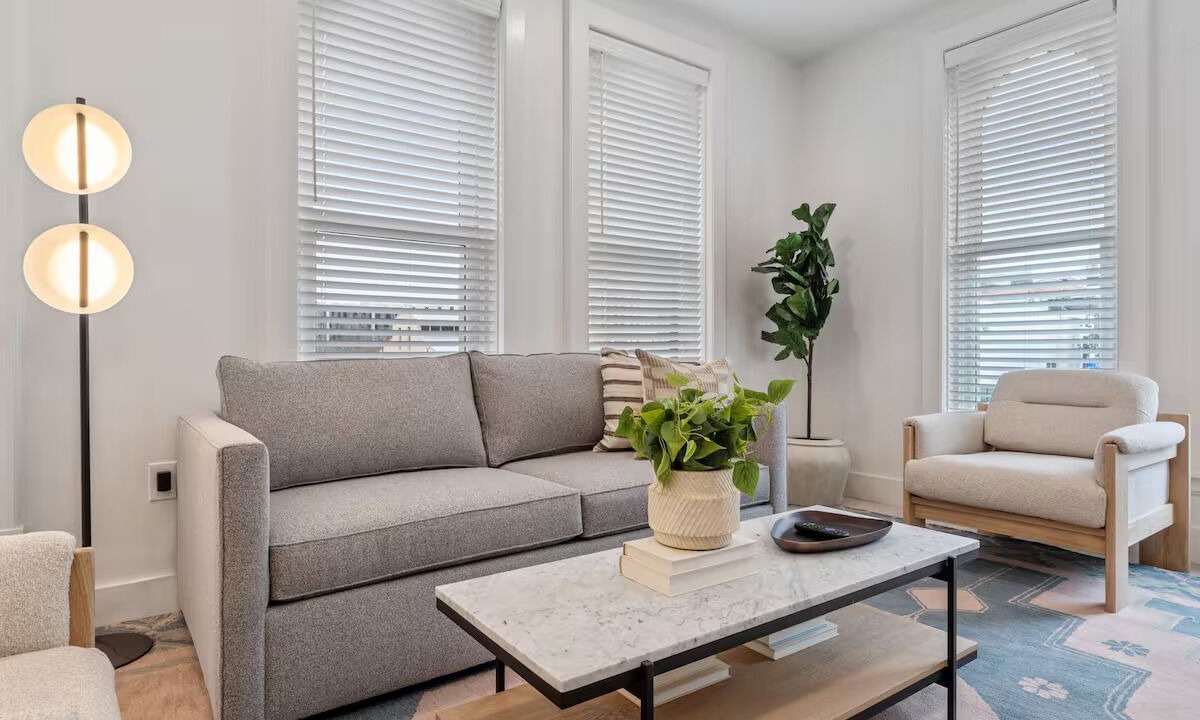 Photo of Livingroom in Main - Military Plaza