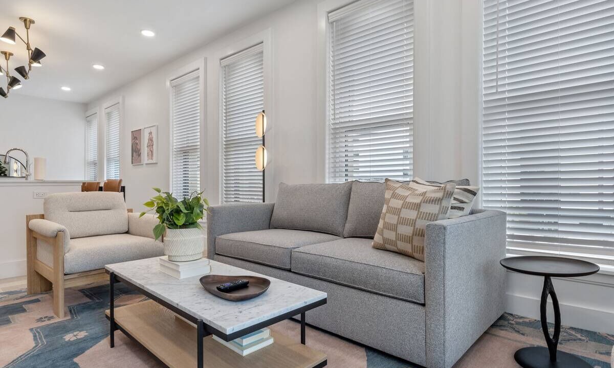 Photo of Livingroom in Main - Military Plaza