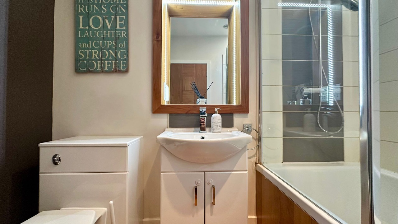 Photo of Bathroom in Begbroke