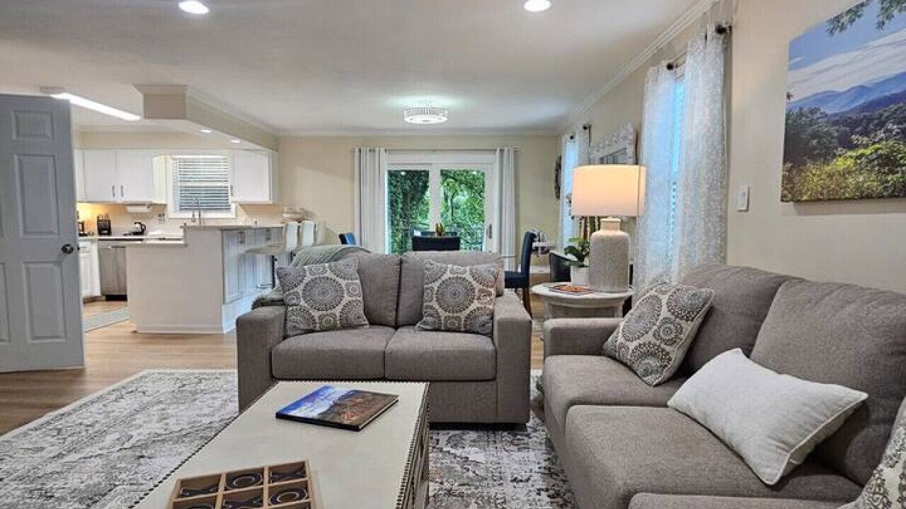 Photo of Livingroom in Ashley Oaks