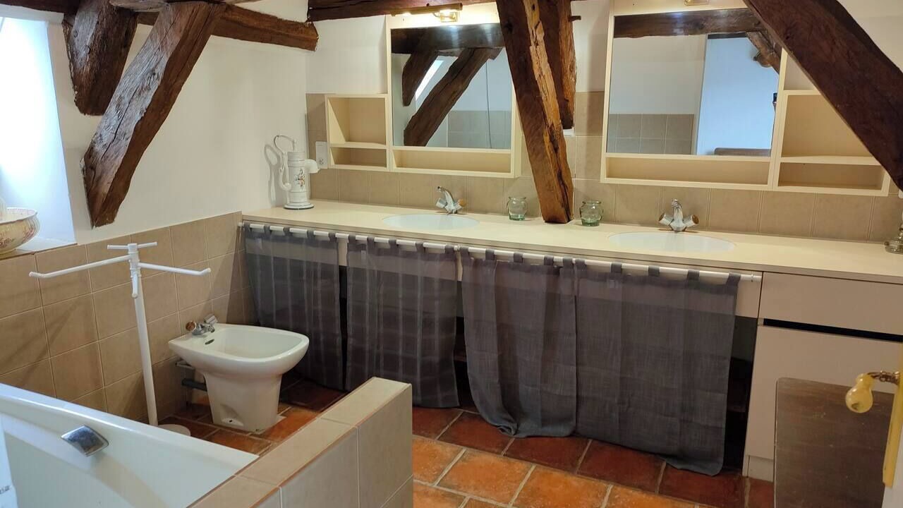 Photo of Bathroom in St-Christophe-sur-Avre