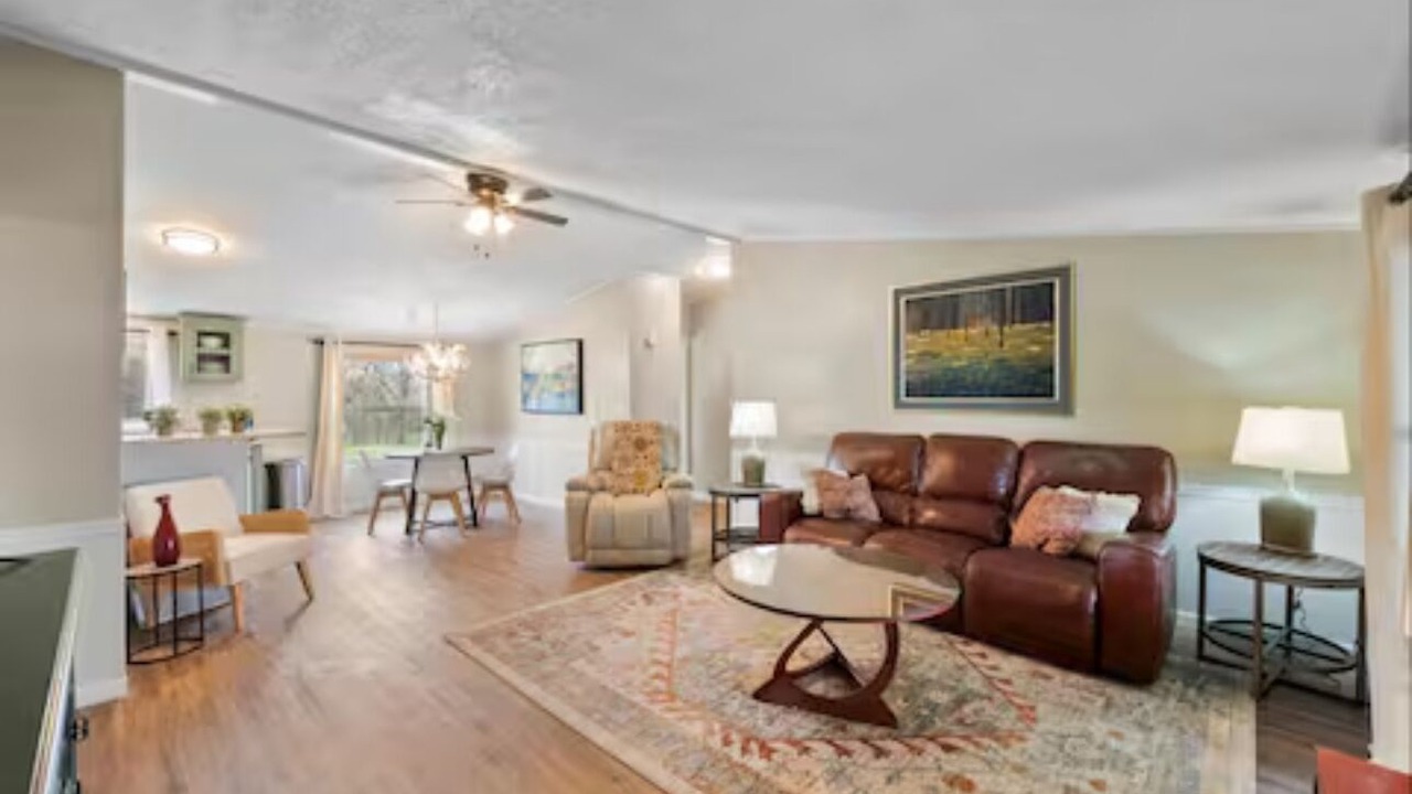 Photo of Livingroom in Navarro County