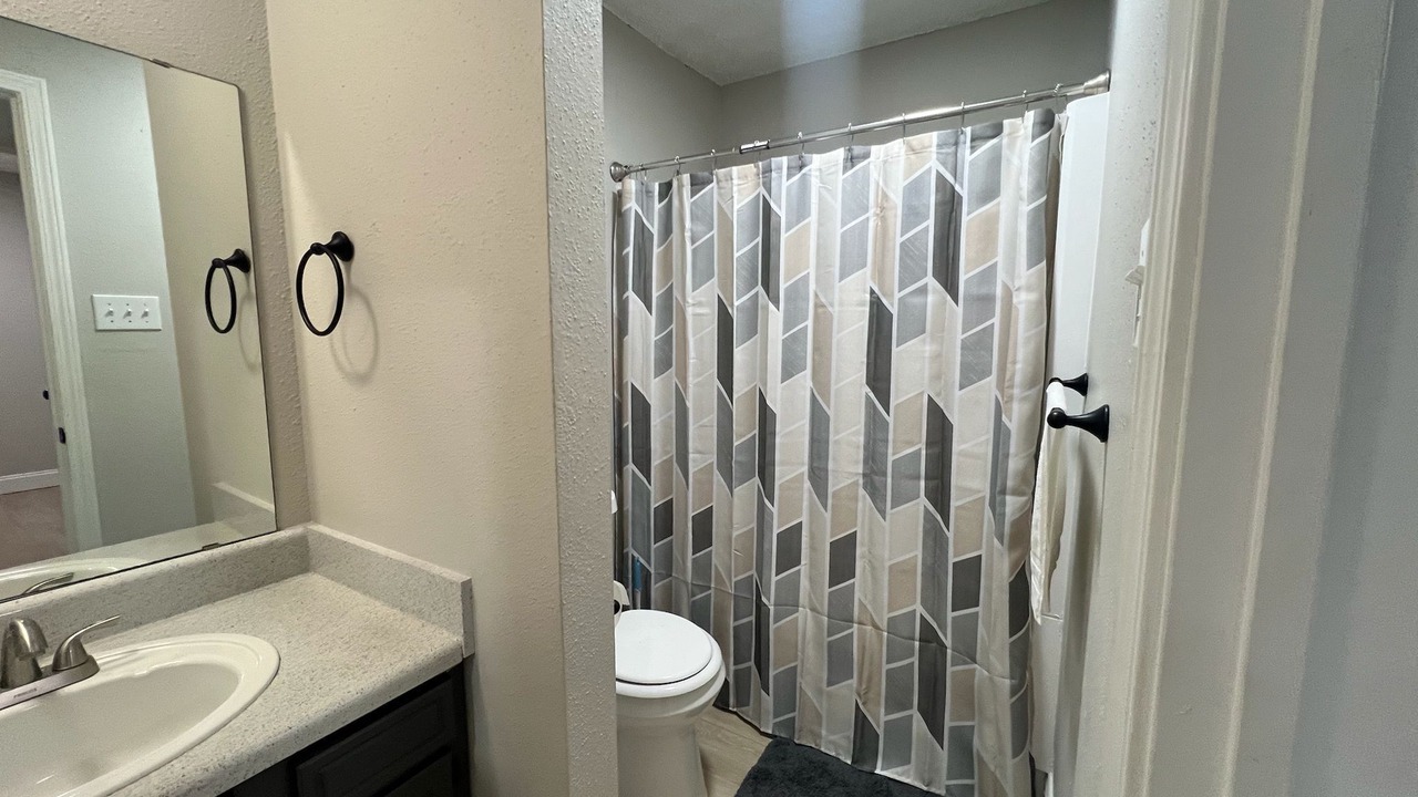 Photo of Bathroom in Oaks Historic District