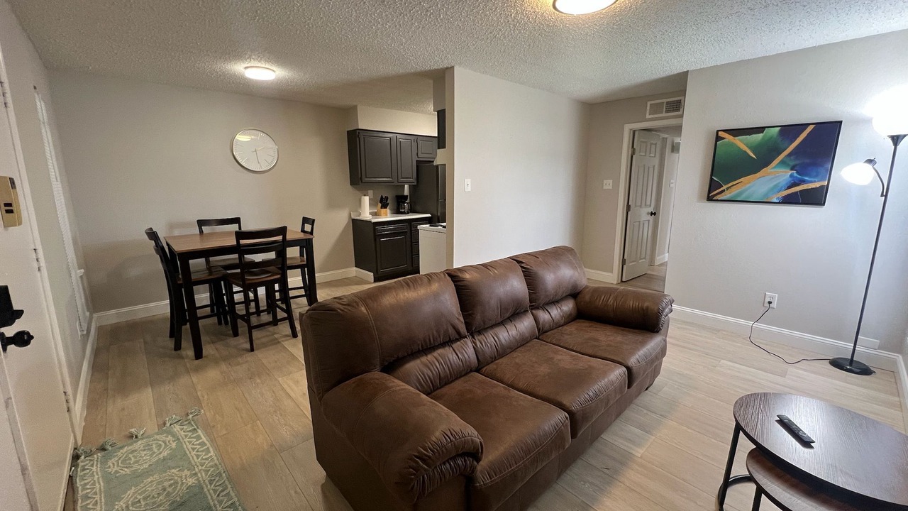 Photo of Livingroom in Oaks Historic District