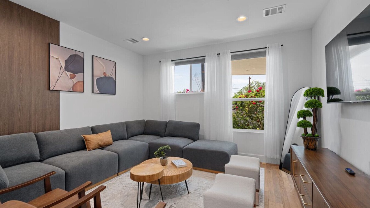 Photo of Livingroom in University Hills and Windsor Park