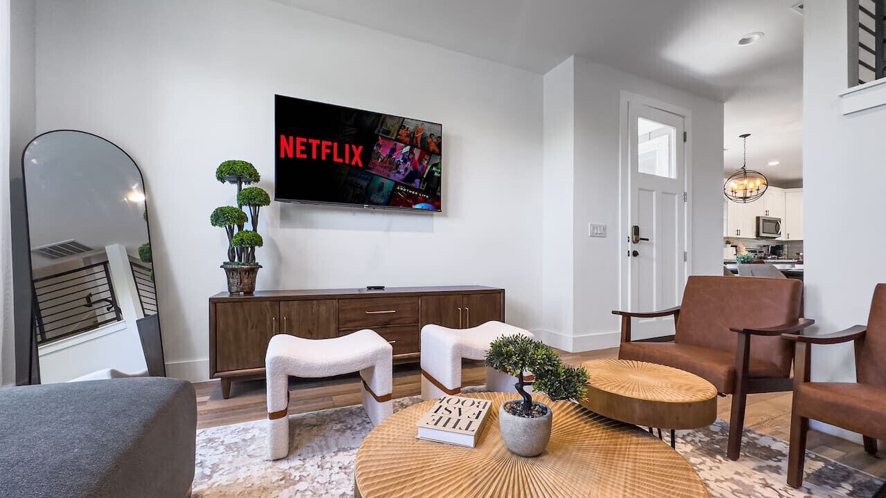 Photo of Livingroom in University Hills and Windsor Park