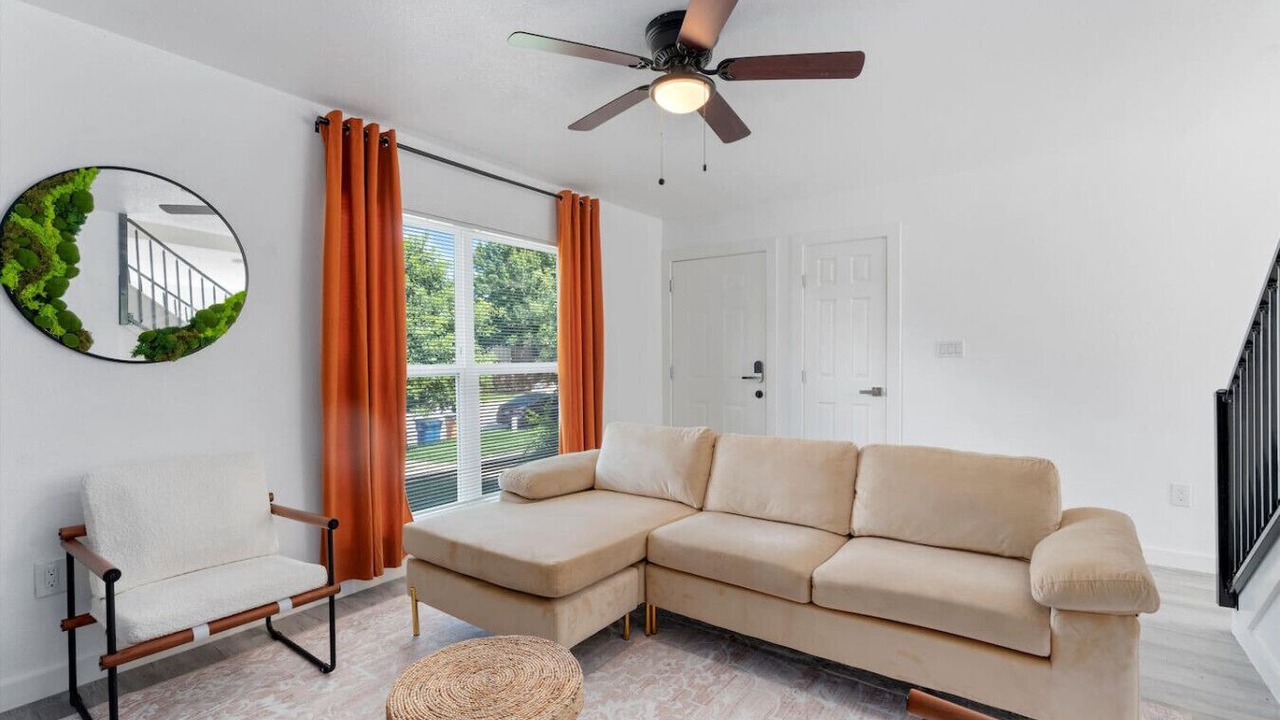 Photo of Livingroom in Coronado Hills