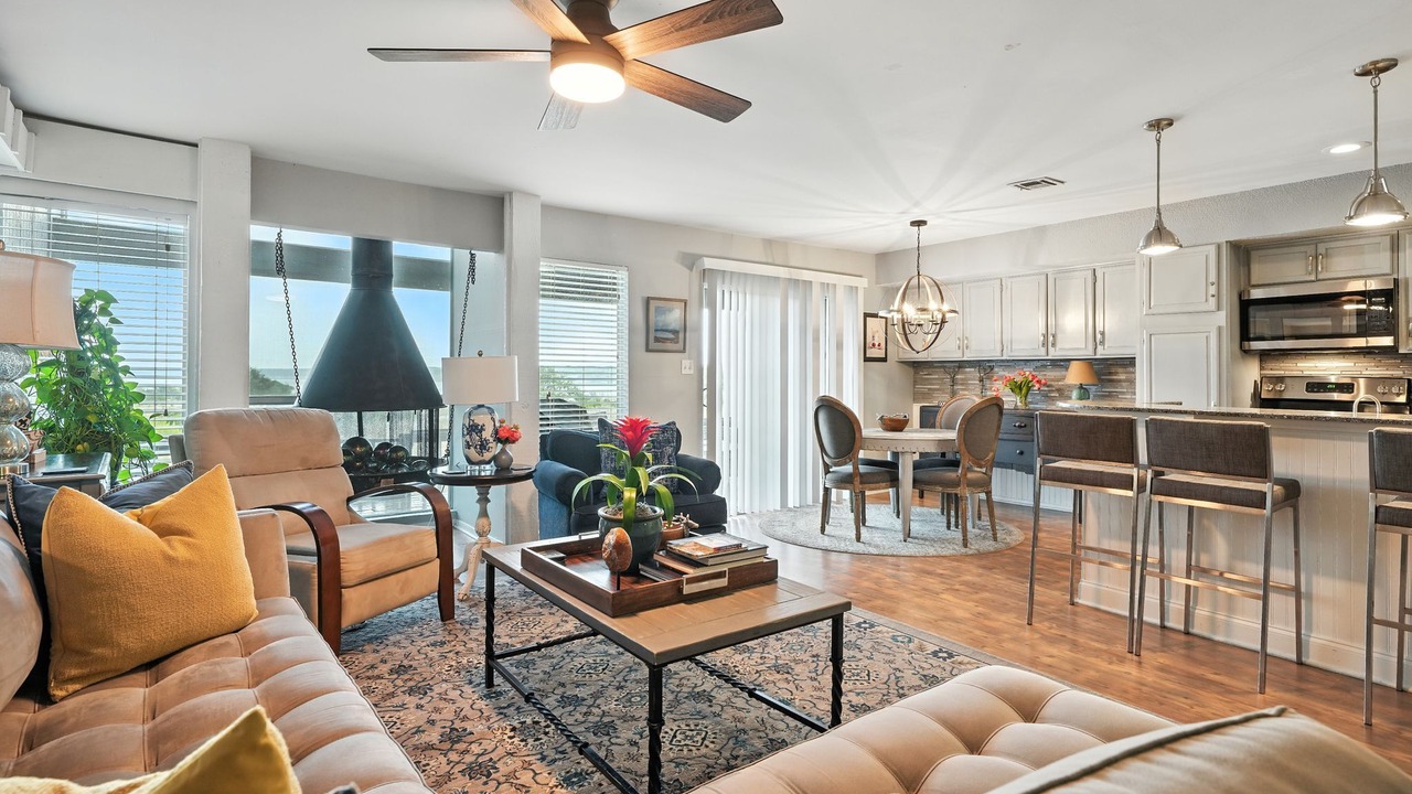 Photo of Livingroom in Point Venture