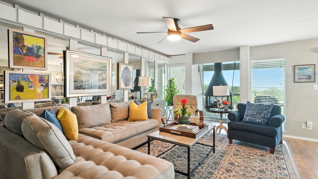 Photo of Livingroom in Point Venture