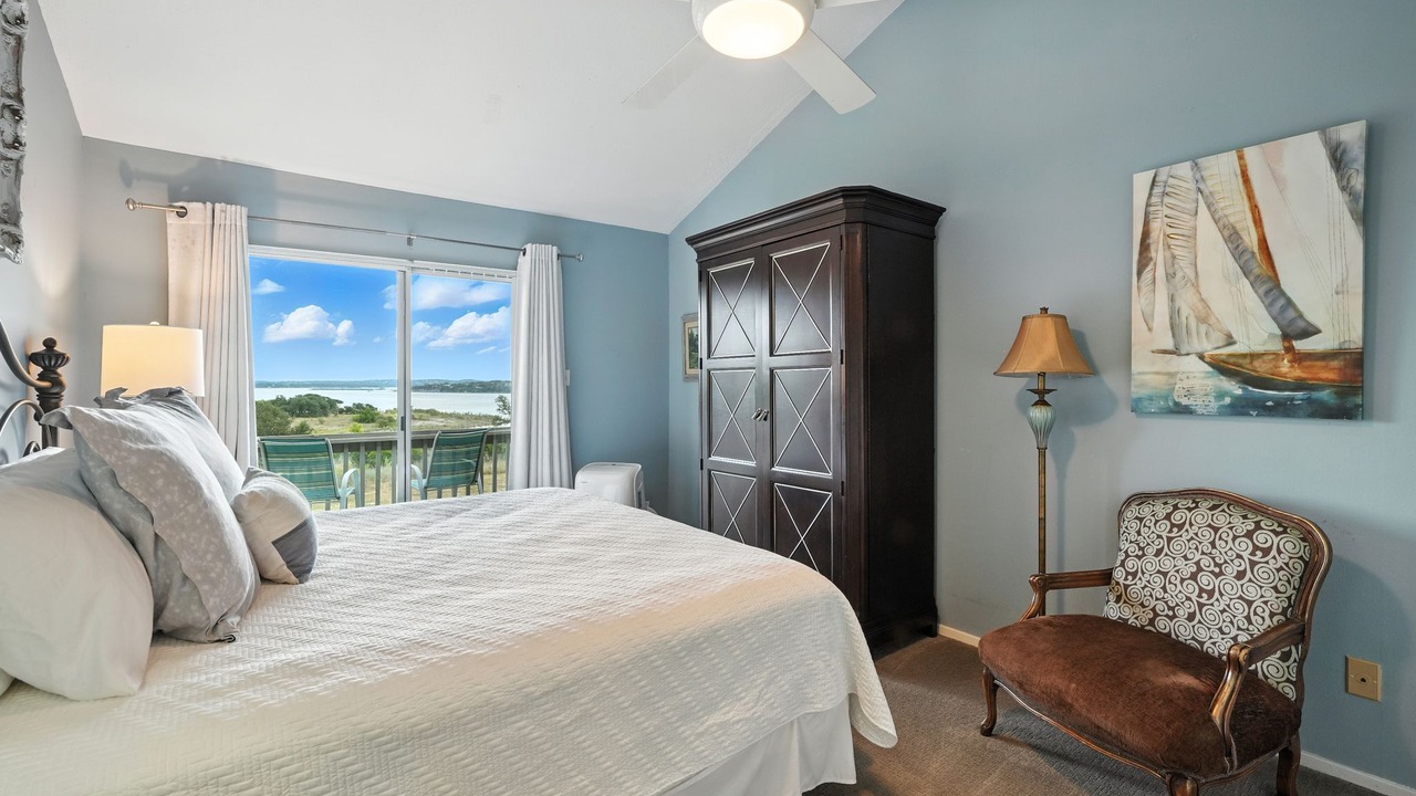 Photo of Bedroom in Point Venture