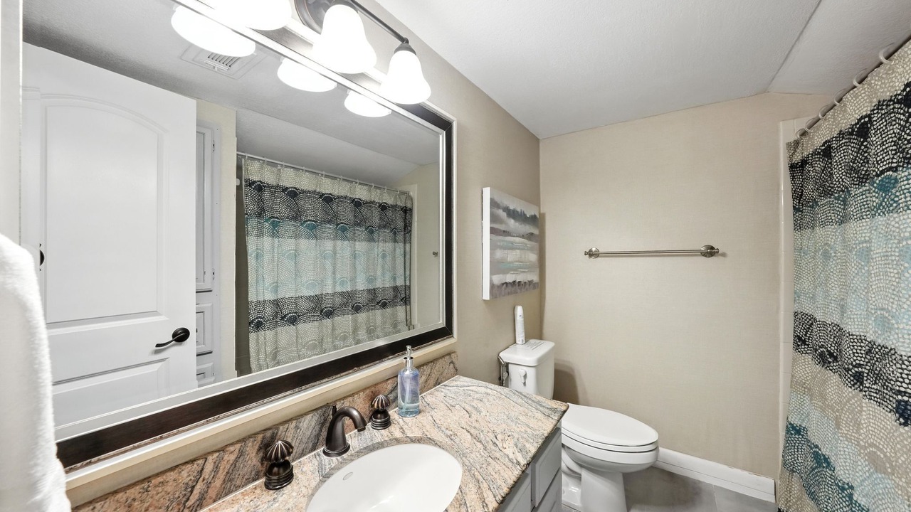 Photo of Bathroom in Point Venture
