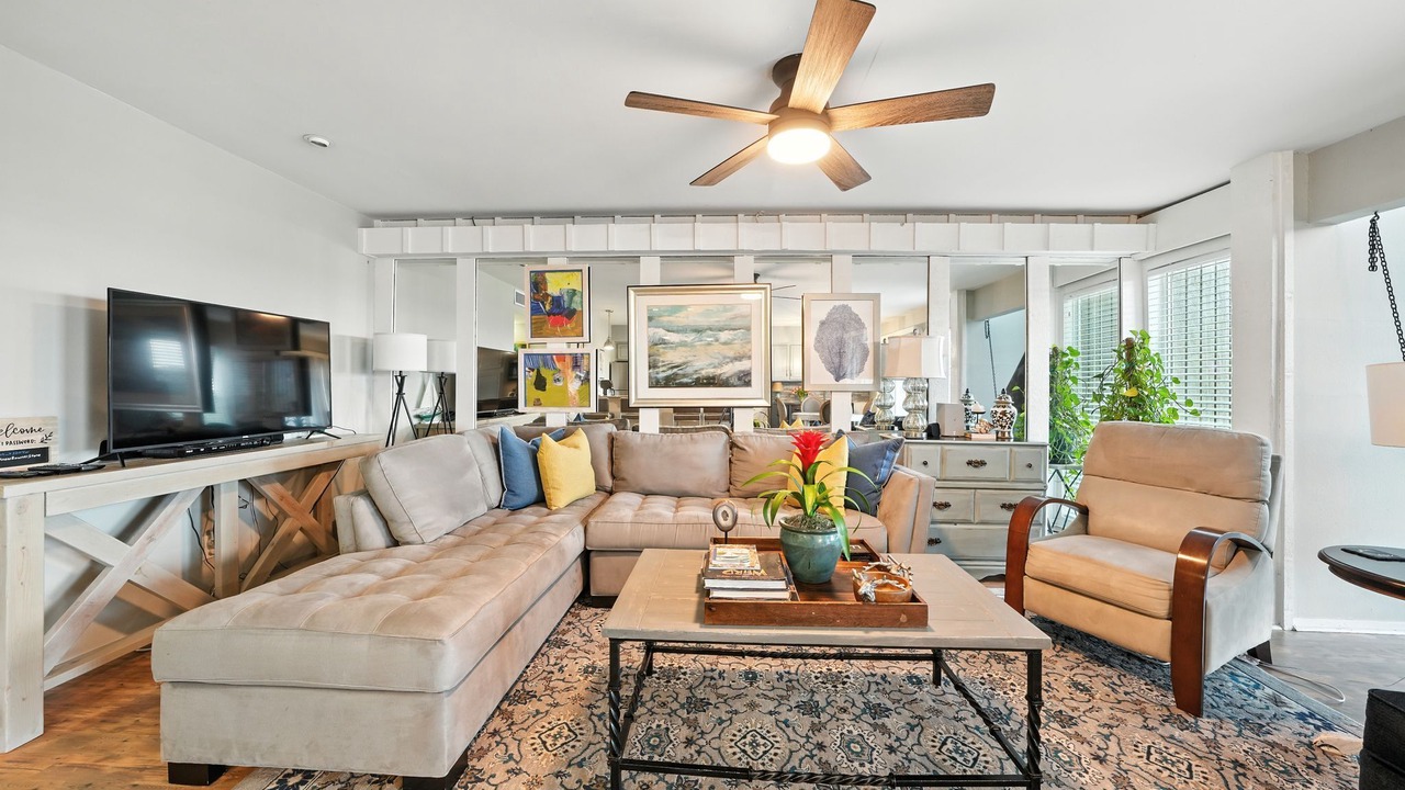 Photo of Livingroom in Point Venture