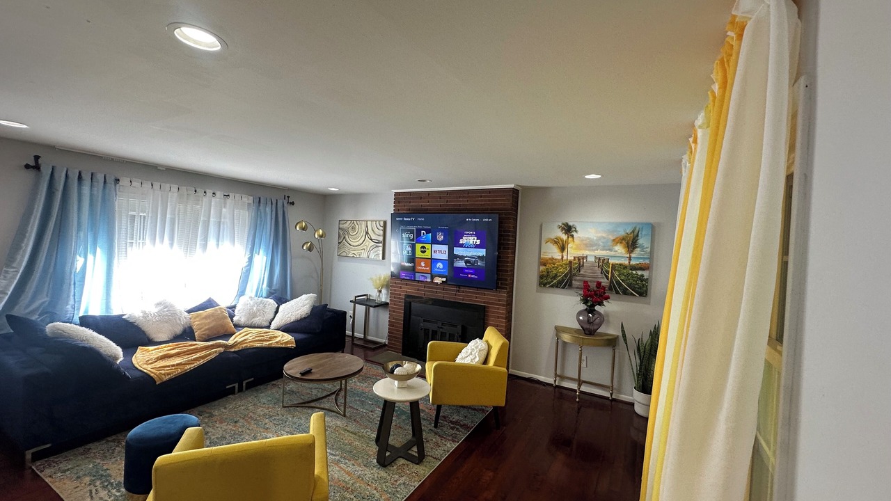 Photo of Livingroom in Wheaton-Glenmont