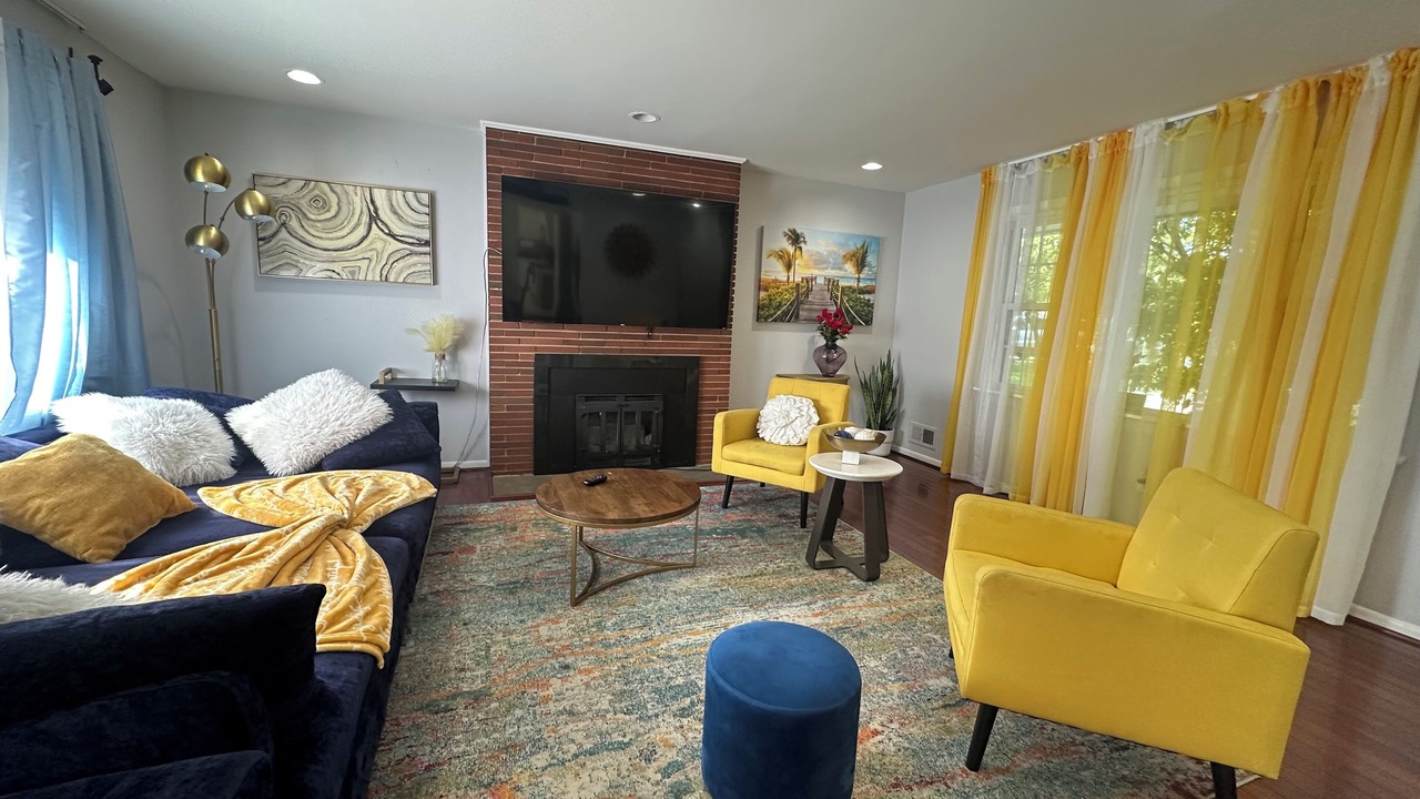 Photo of Livingroom in Wheaton-Glenmont
