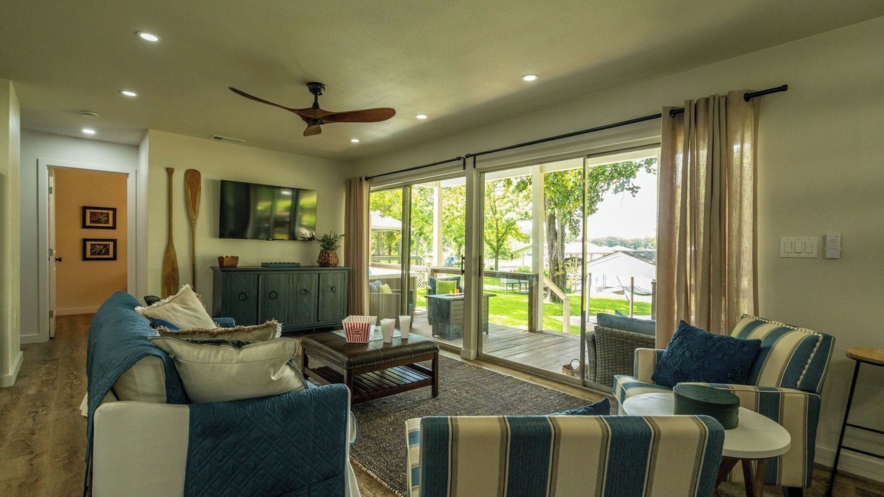 Photo of Livingroom in Cedar Creek Reservoir