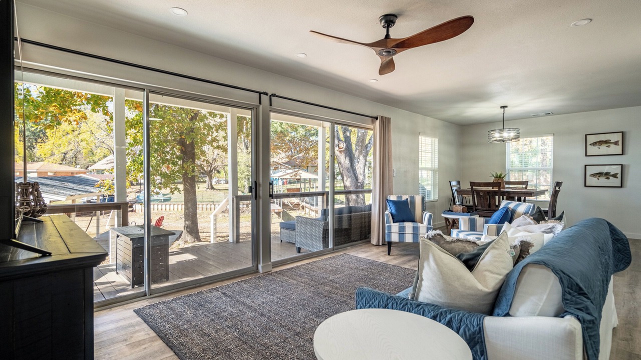 Photo of Livingroom in Cedar Creek Reservoir