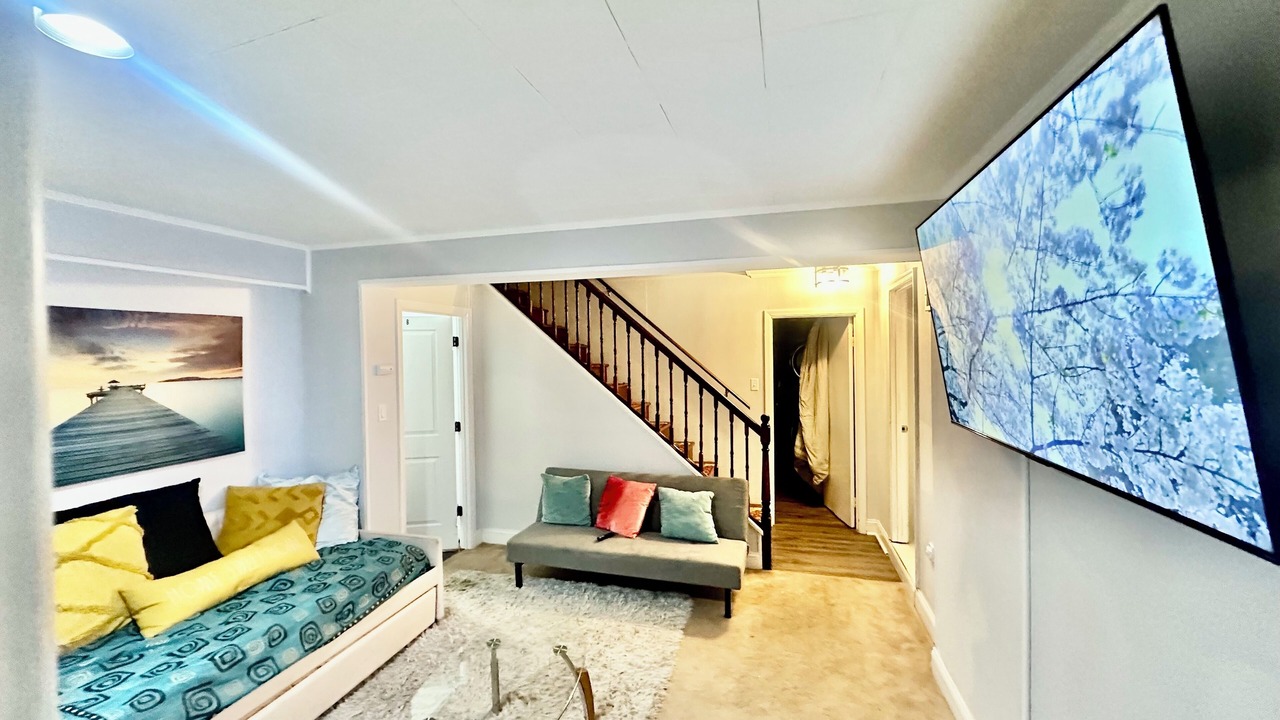 Photo of Livingroom in Wheaton-Glenmont