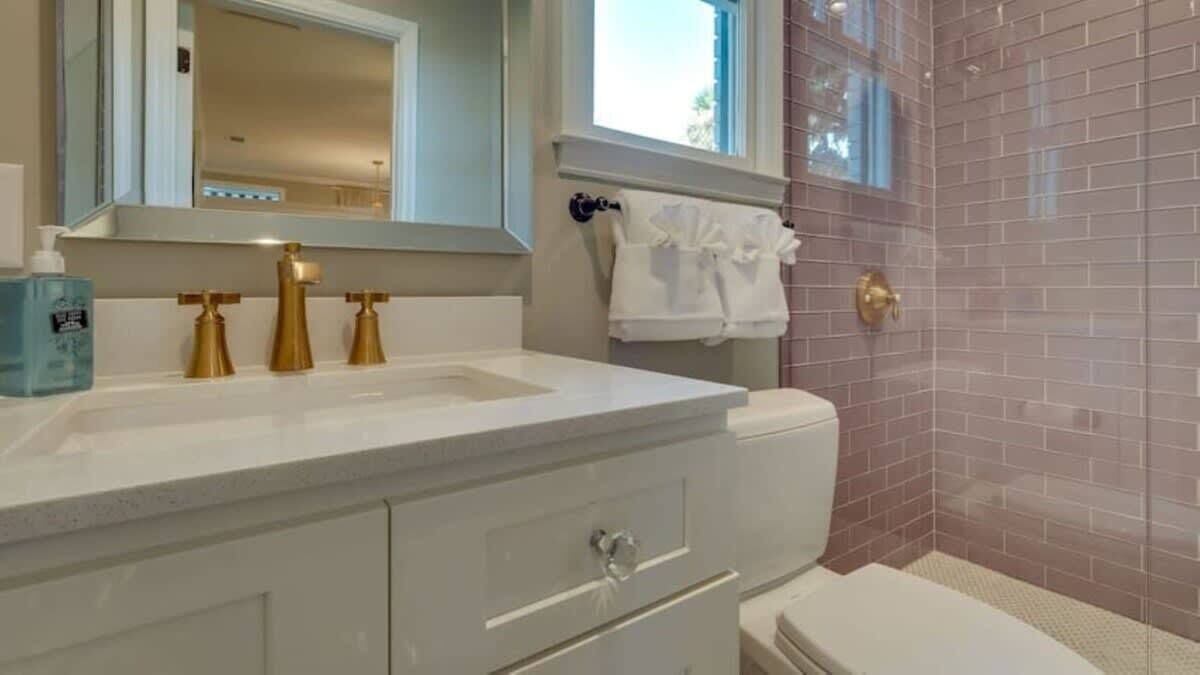 Photo of Bathroom in Thunderbolt
