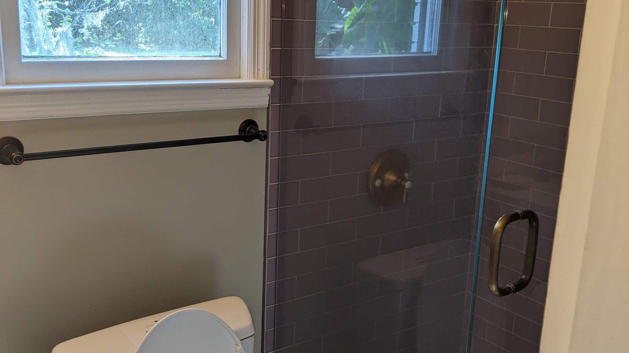 Photo of Bathroom in Thunderbolt
