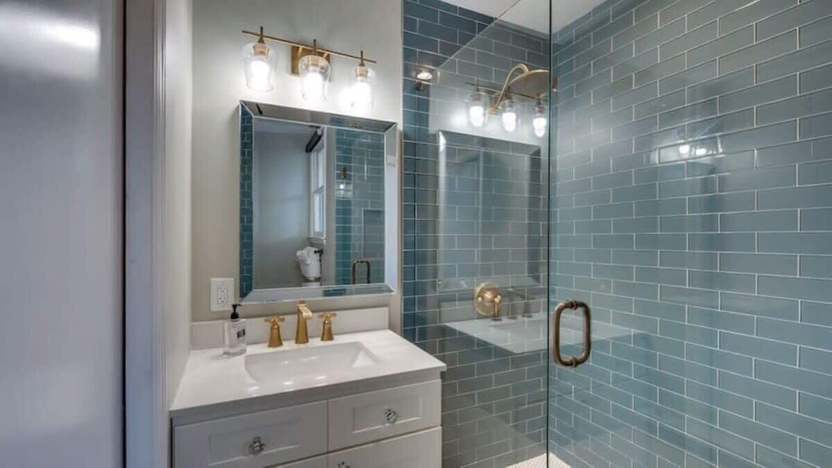Photo of Bathroom in Thunderbolt