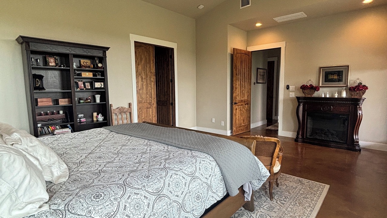 Photo of Bedroom in Lick Creek Ranch