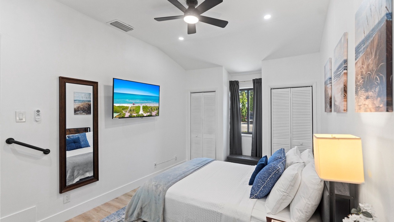 Photo of Bedroom in Central Oakland Park
