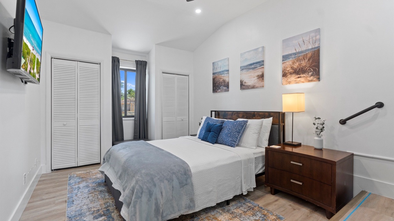 Photo of Bedroom in Central Oakland Park