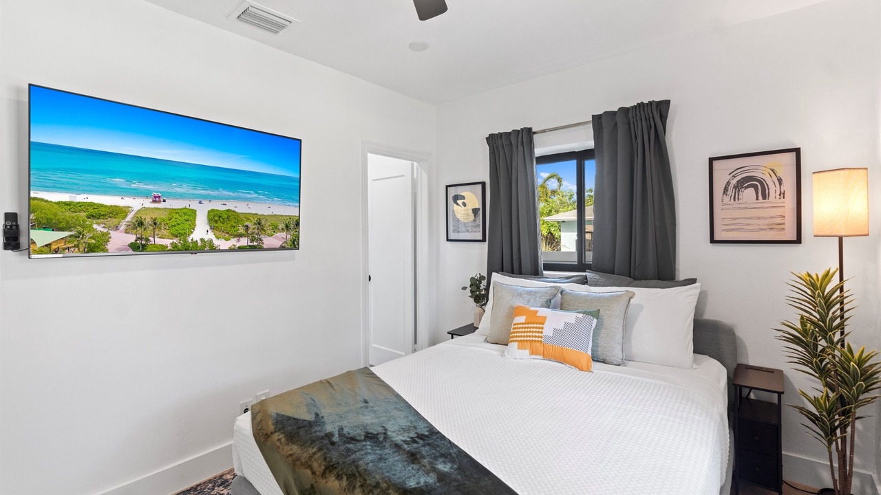 Photo of Bedroom in Central Oakland Park