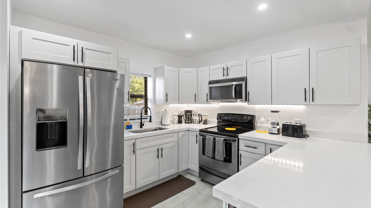Photo of Kitchen in Central Oakland Park