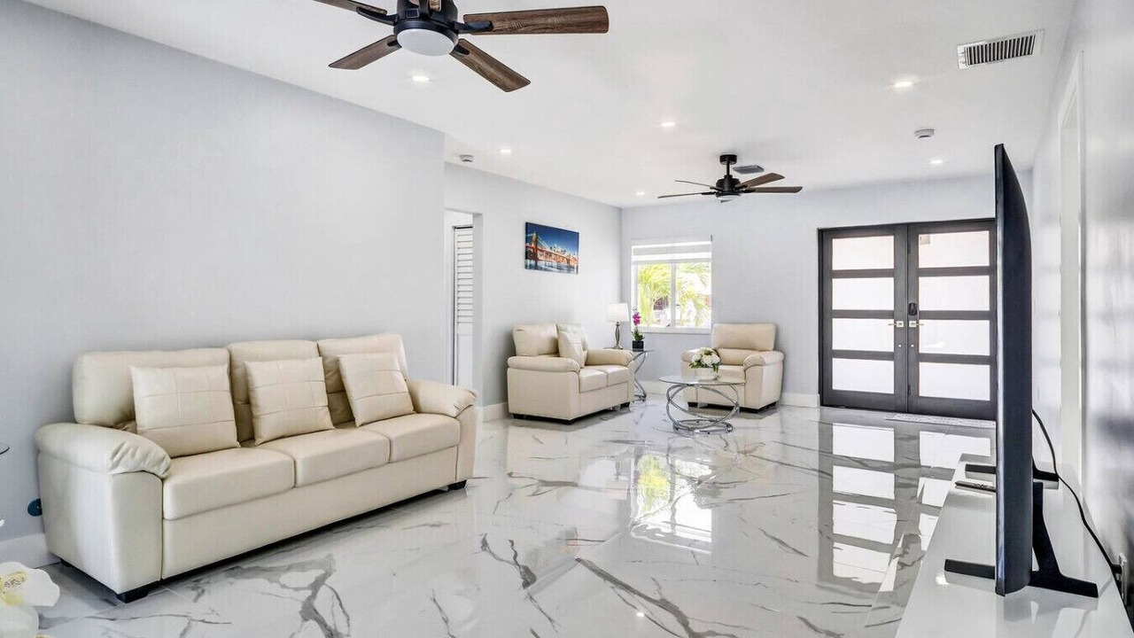 Photo of Livingroom in North Andrews Gardens