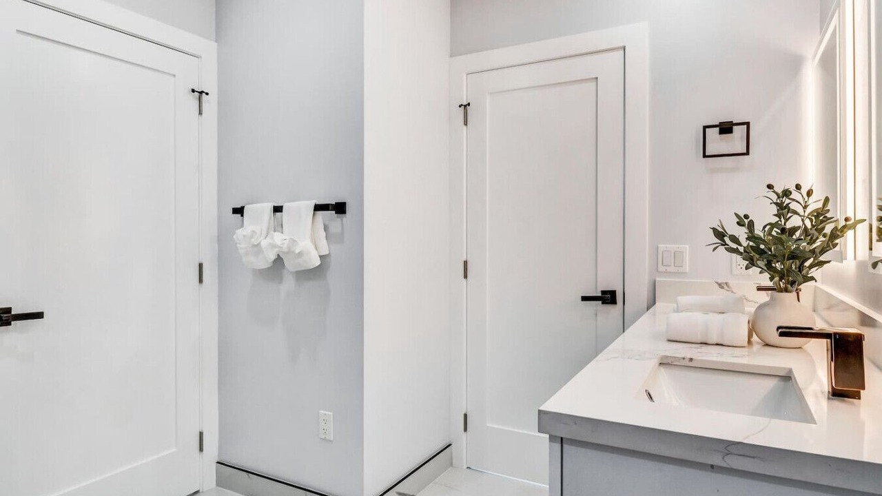 Photo of Bathroom in North Andrews Gardens