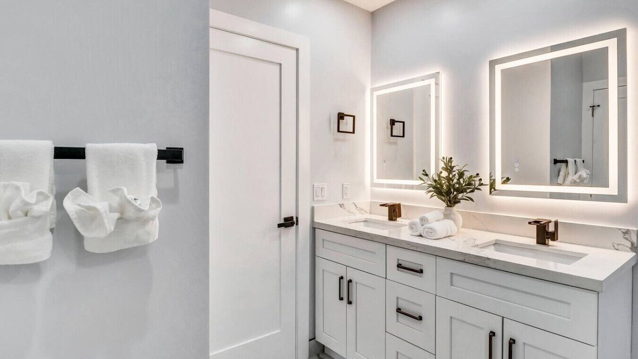 Photo of Bathroom in North Andrews Gardens