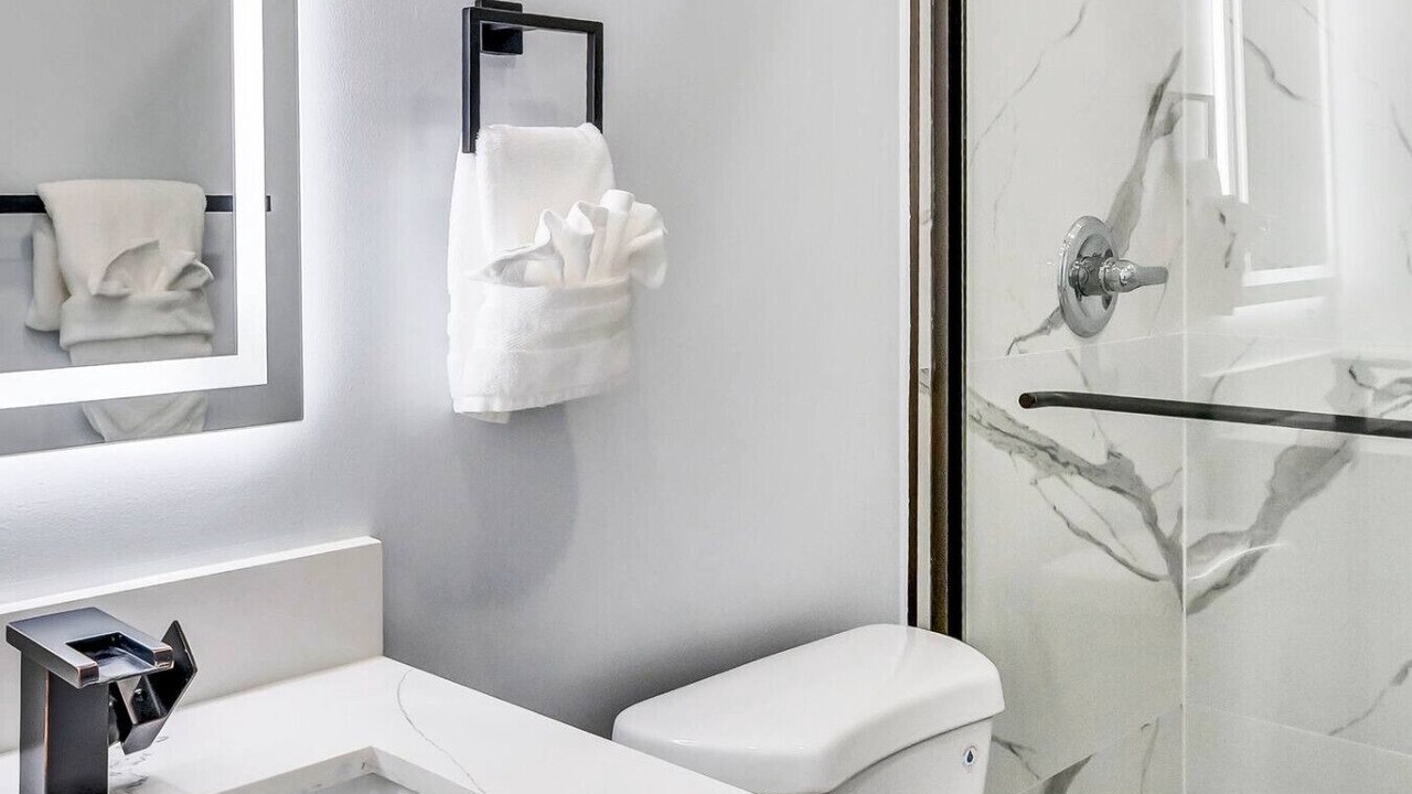 Photo of Bathroom in North Andrews Gardens