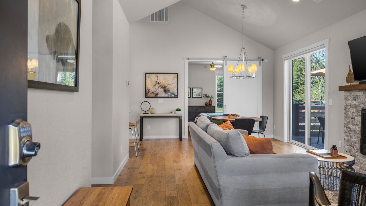 Photo of Livingroom in Century West