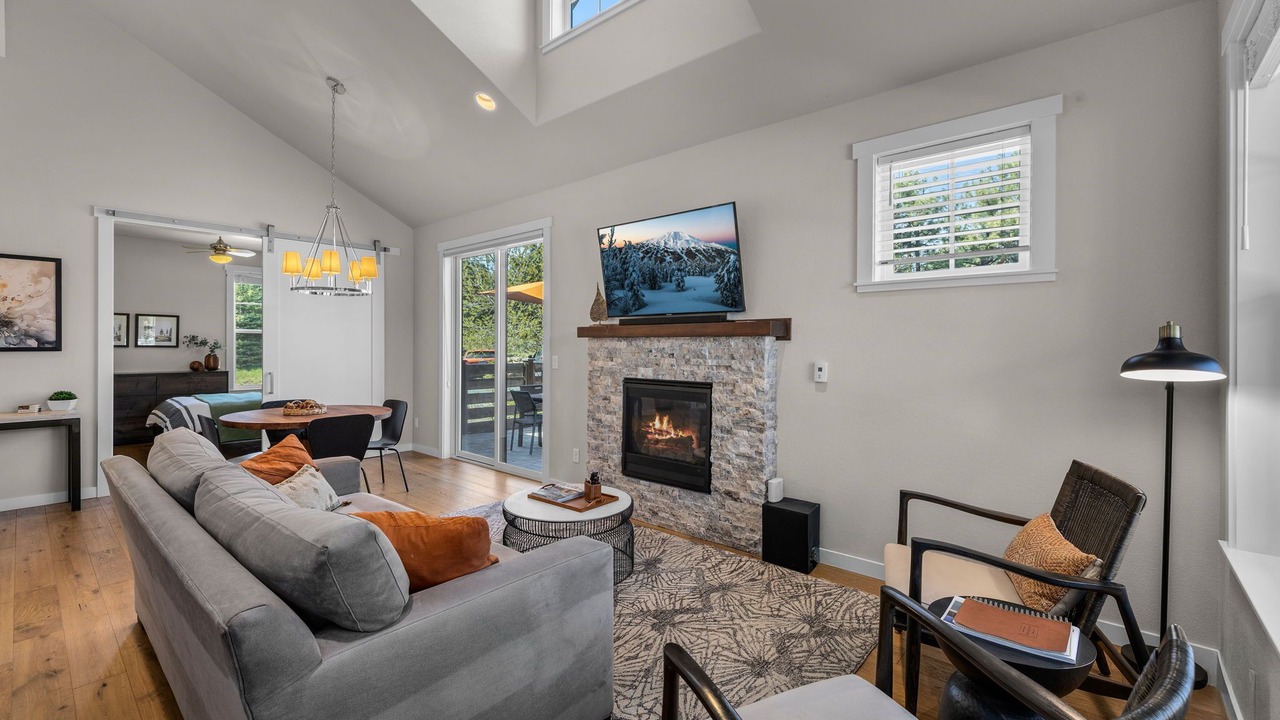 Photo of Livingroom in Century West