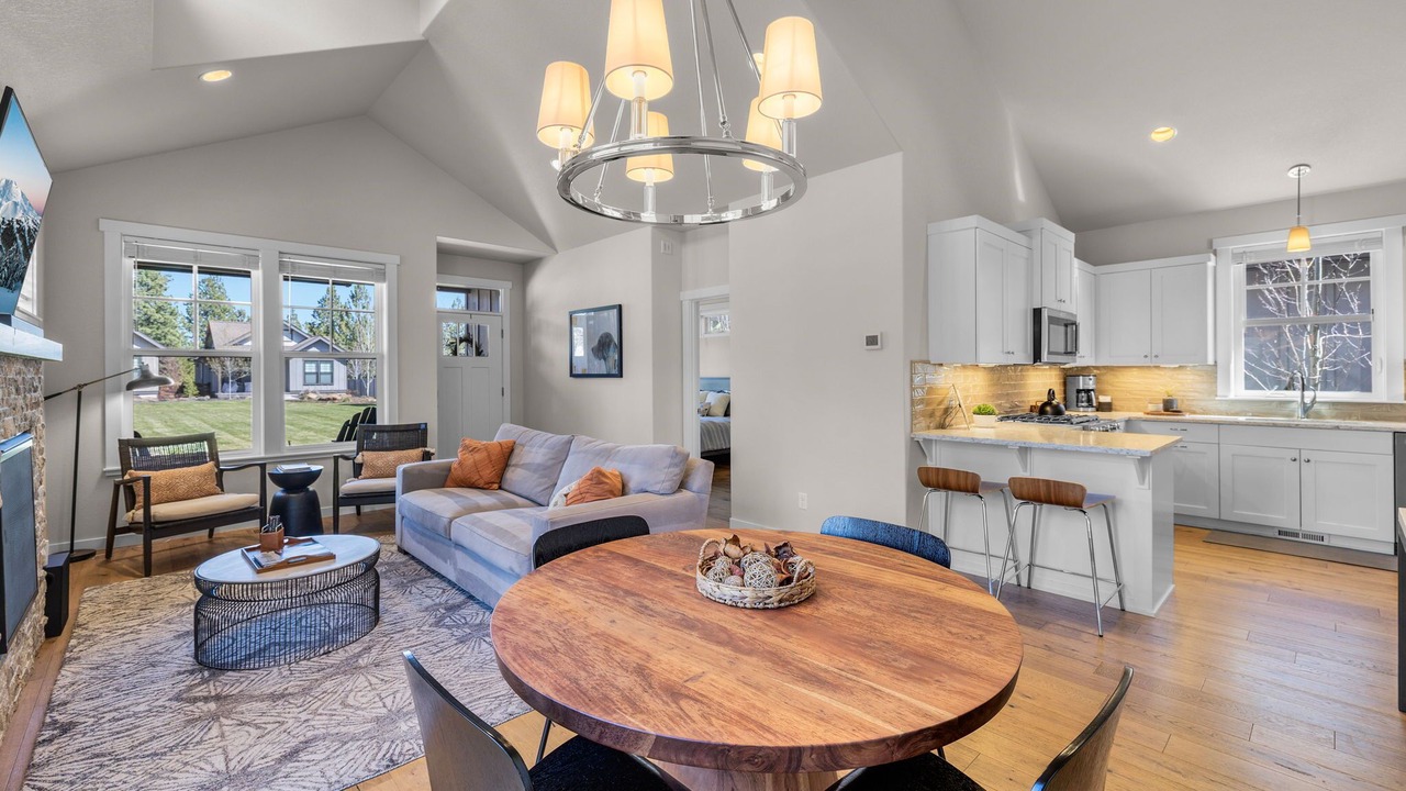 Photo of Livingroom in Century West