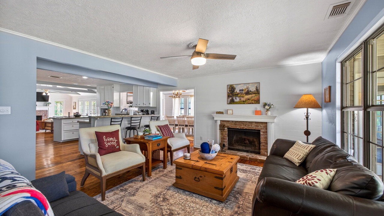 Photo of Livingroom in Oakland