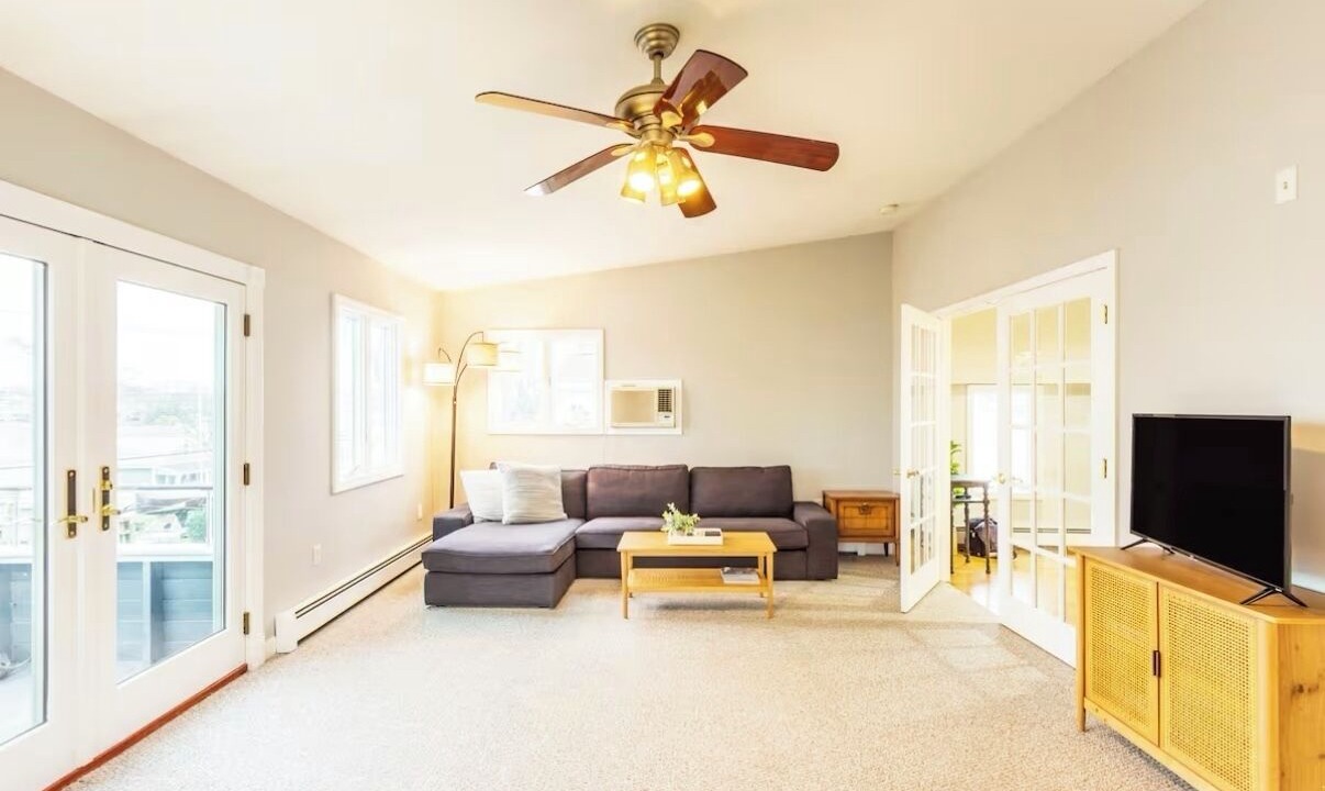 Photo of Livingroom in East Shore