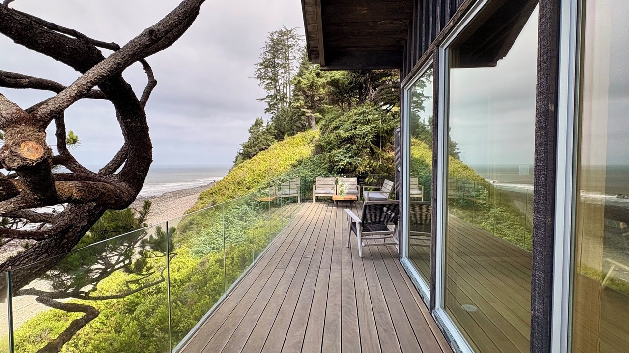 Photo of Patio Balcony in Neahkahnie Beach