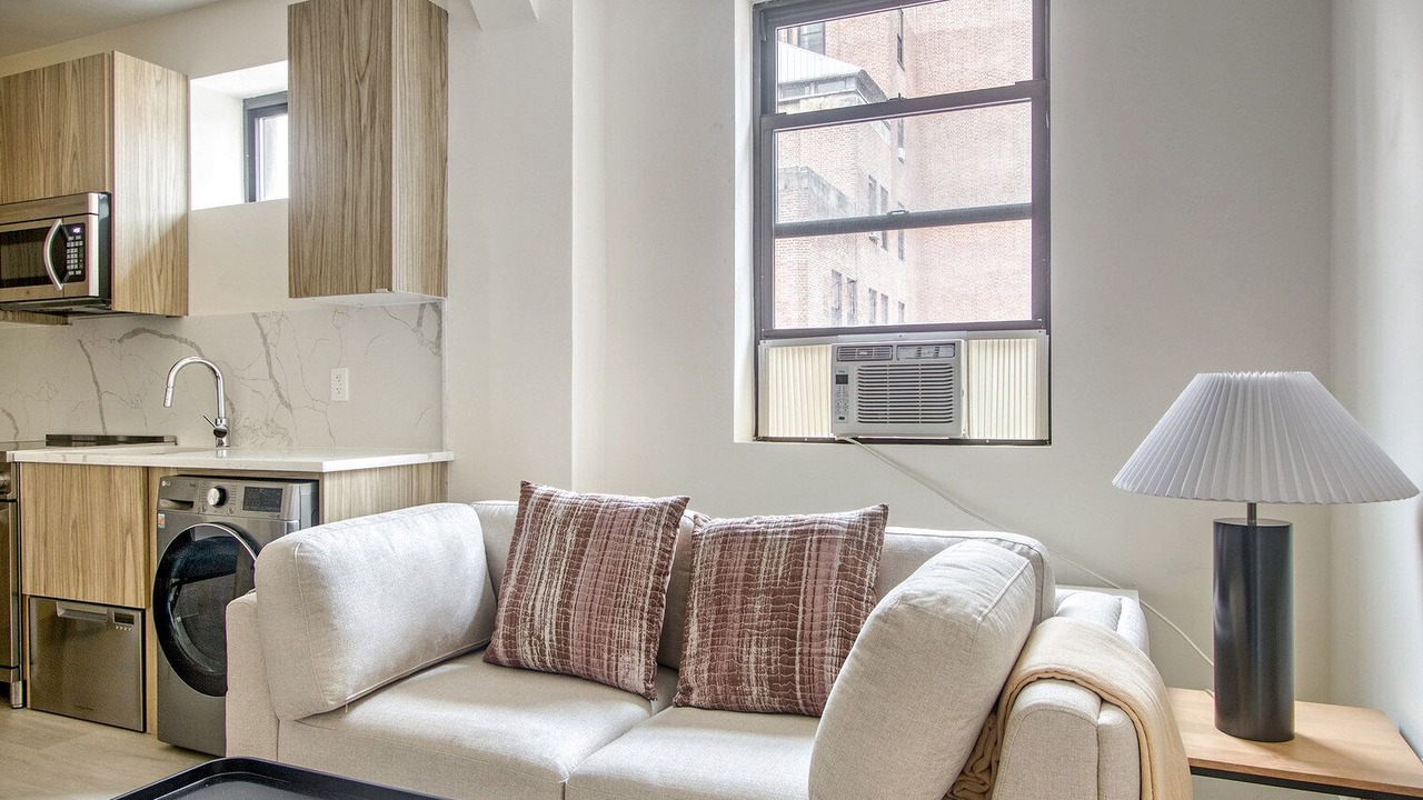 Photo of Livingroom in Midtown East